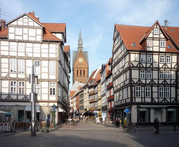 Begehbare Holzkiste soll die Altstadt abkühlen