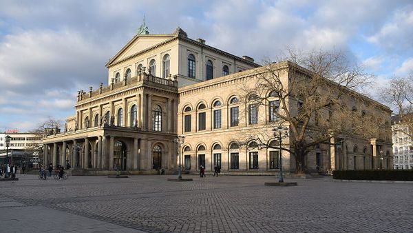 Sommer im Kulturdreieck: Sieben Tage Open-Air-Kultur auf dem Opernplatz