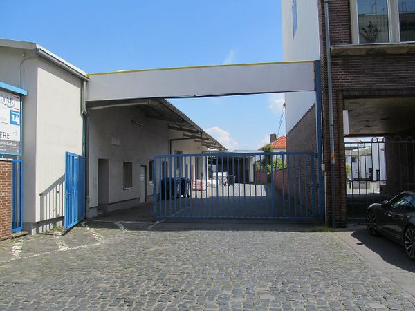 Großbrand in der Südstadt: Lagerhalle in der Tiestestraße schwer beschädigt