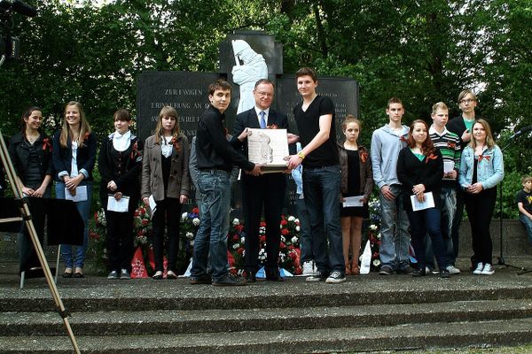 Gedenken zum Antikriegstag am Ehrenfriedhof Maschsee-Nordufer