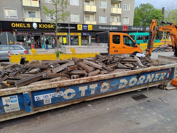 Holzpfosten auf der Wallensteinstraße gefährden Radverkehr