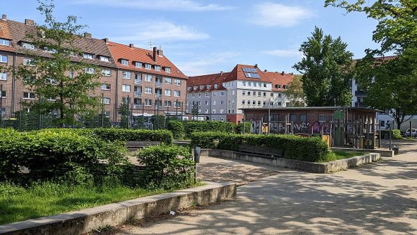 Grüne fordern Sonnenschutz und Trinkbrunnen am Jahnplatz