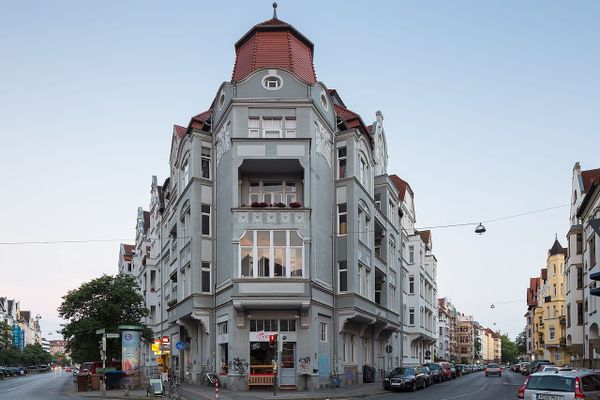 Piktogramme gegen Geisterradler auf der Ferdinand-Wallbrecht-Straße