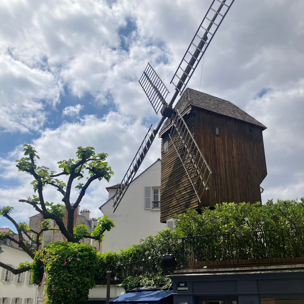 Of Cats and Communards