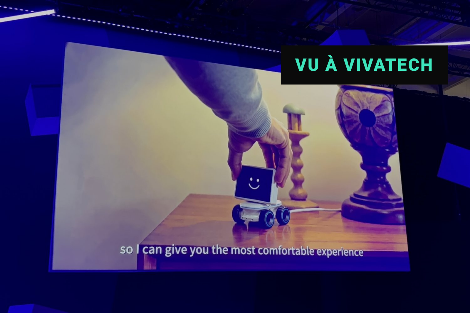 Vu à VivaTech : OHMAI, le robot de bureau qui veut installer l'IA dans votre quotidien
