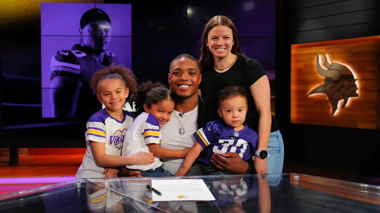 C.J. Ham signs contract extension with Vikings