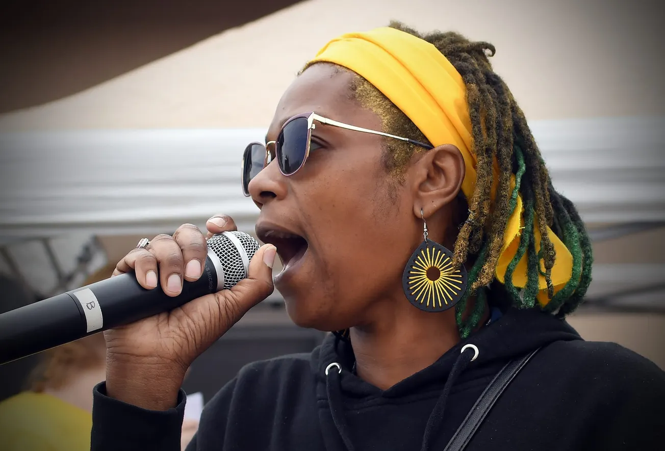 Good Reads & Listens