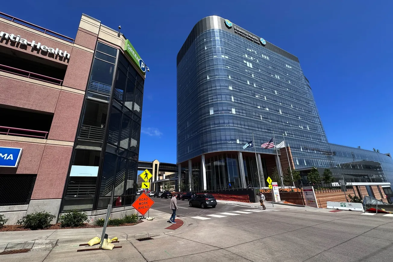 Essentia Health clinic nurses ratify first contracts through 2027