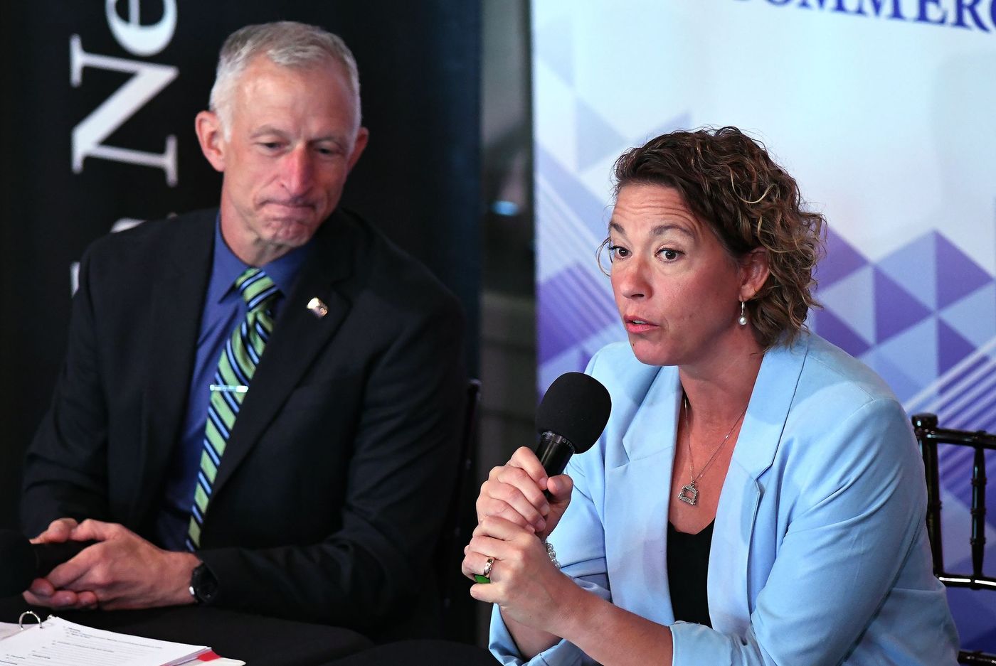 Photo of the Day: Reinert, Larson participate in first mayoral debate