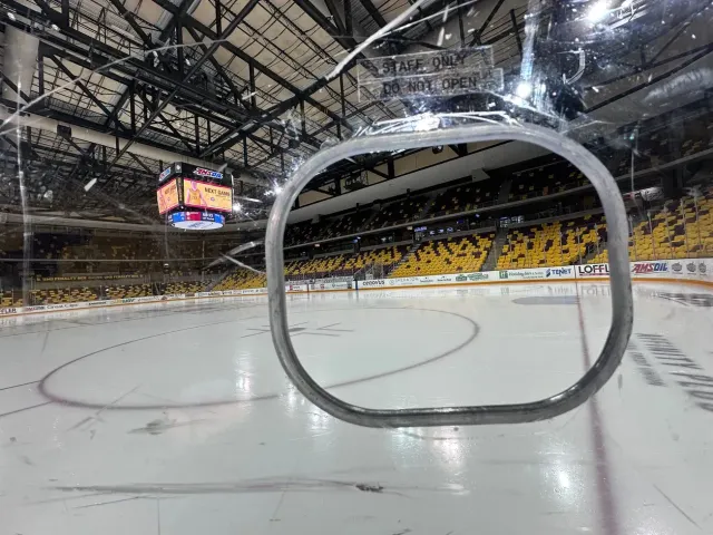 UMD men’s hockey attendance slips despite turnaround; women remain fourth nationally