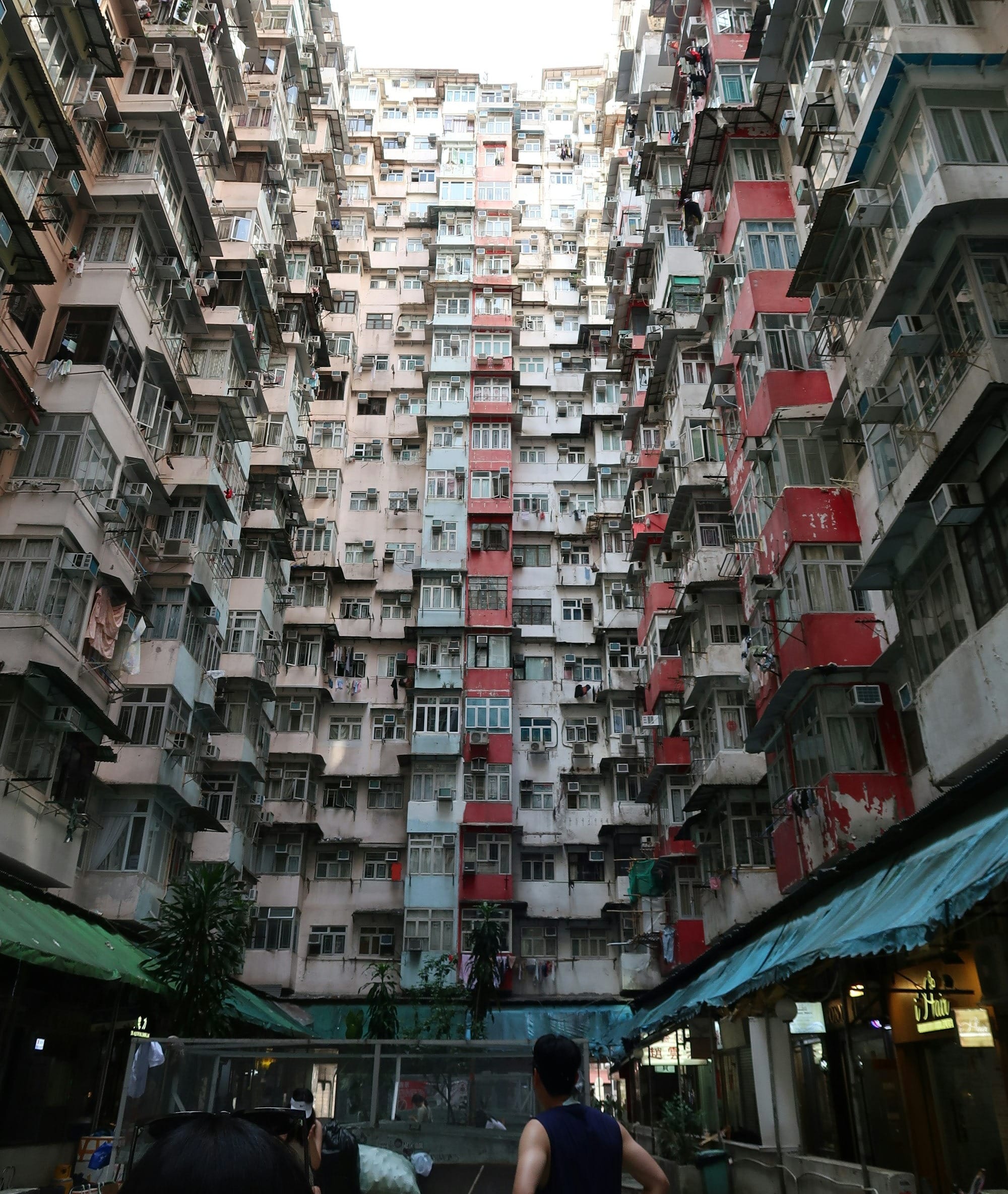 A tall building with many balconies and balconies on the sides