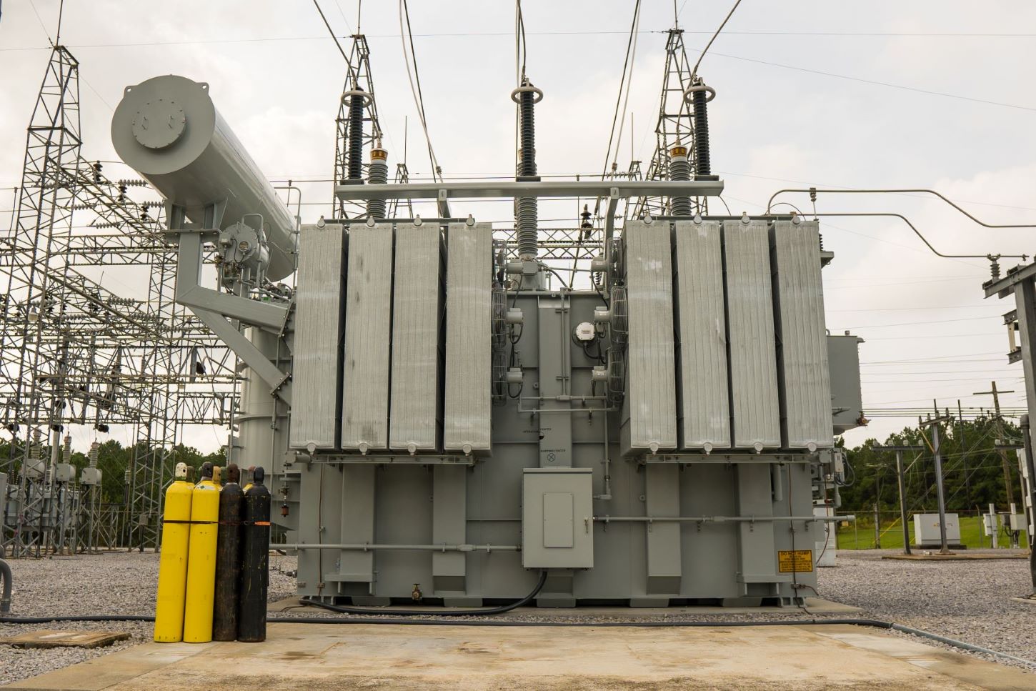 The world's 1st large flexible transformer from GE Vernova installed and undergoing field validation at Cooperative Energy's major substation in Columbia, MS.
Photo credit: Cooperative Energy. October 2021.