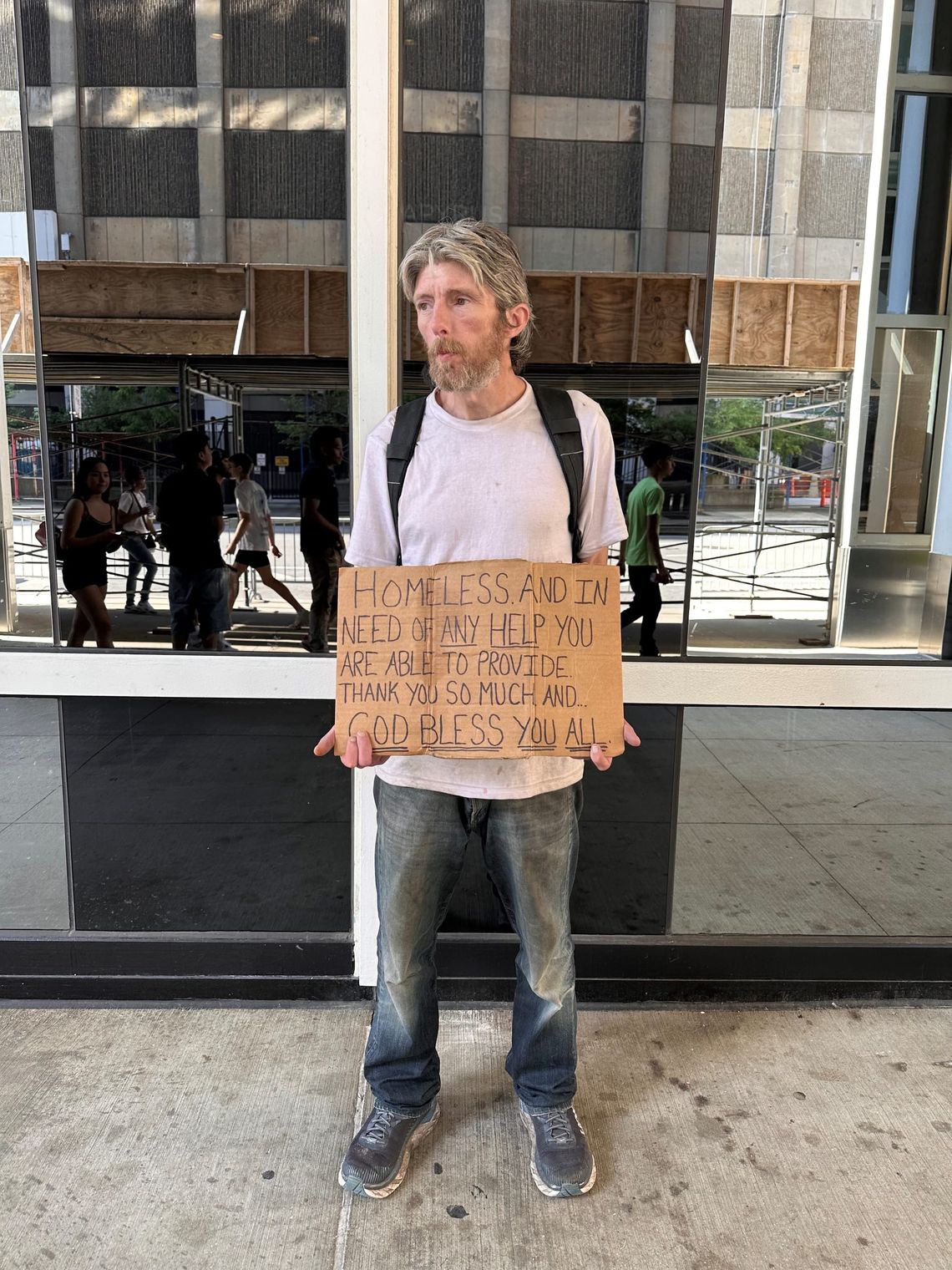 The sign as a silent advocate