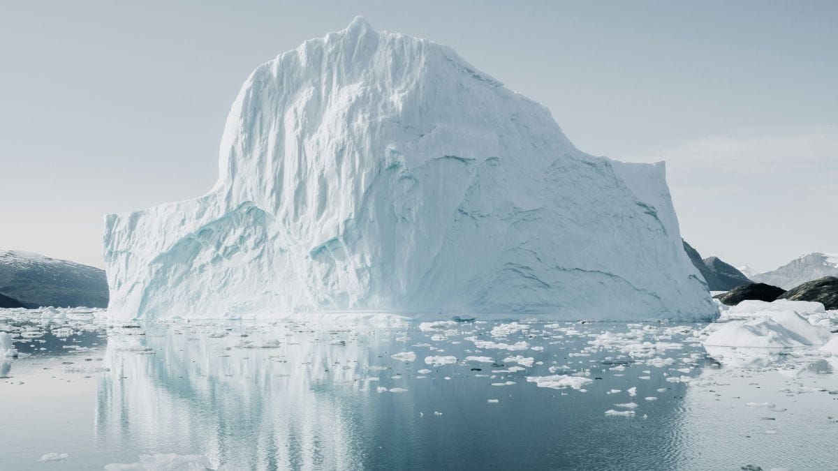 Eisberg als Symbol für tiefe Strukturen unter Wasser, die Kulturen beeinflussen