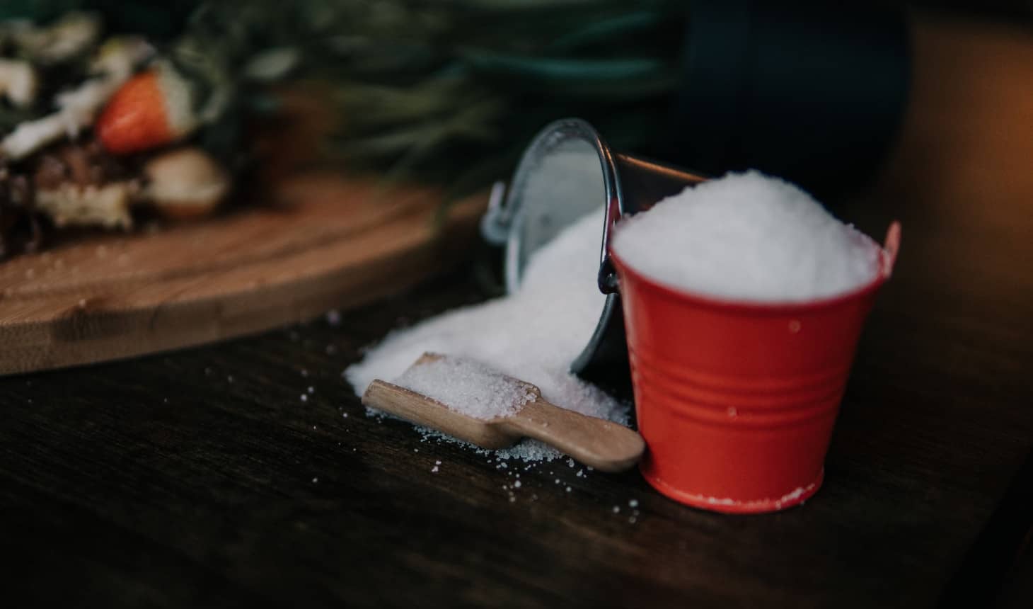 azúcar derramado sobre una mesa