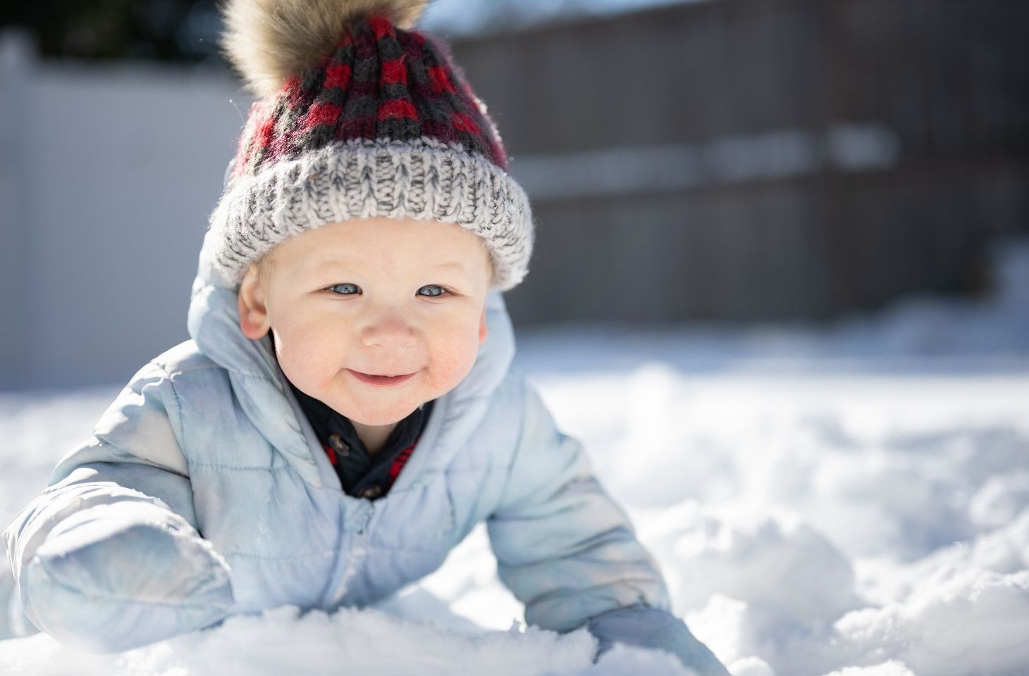 bebé muy tapadito para el frío