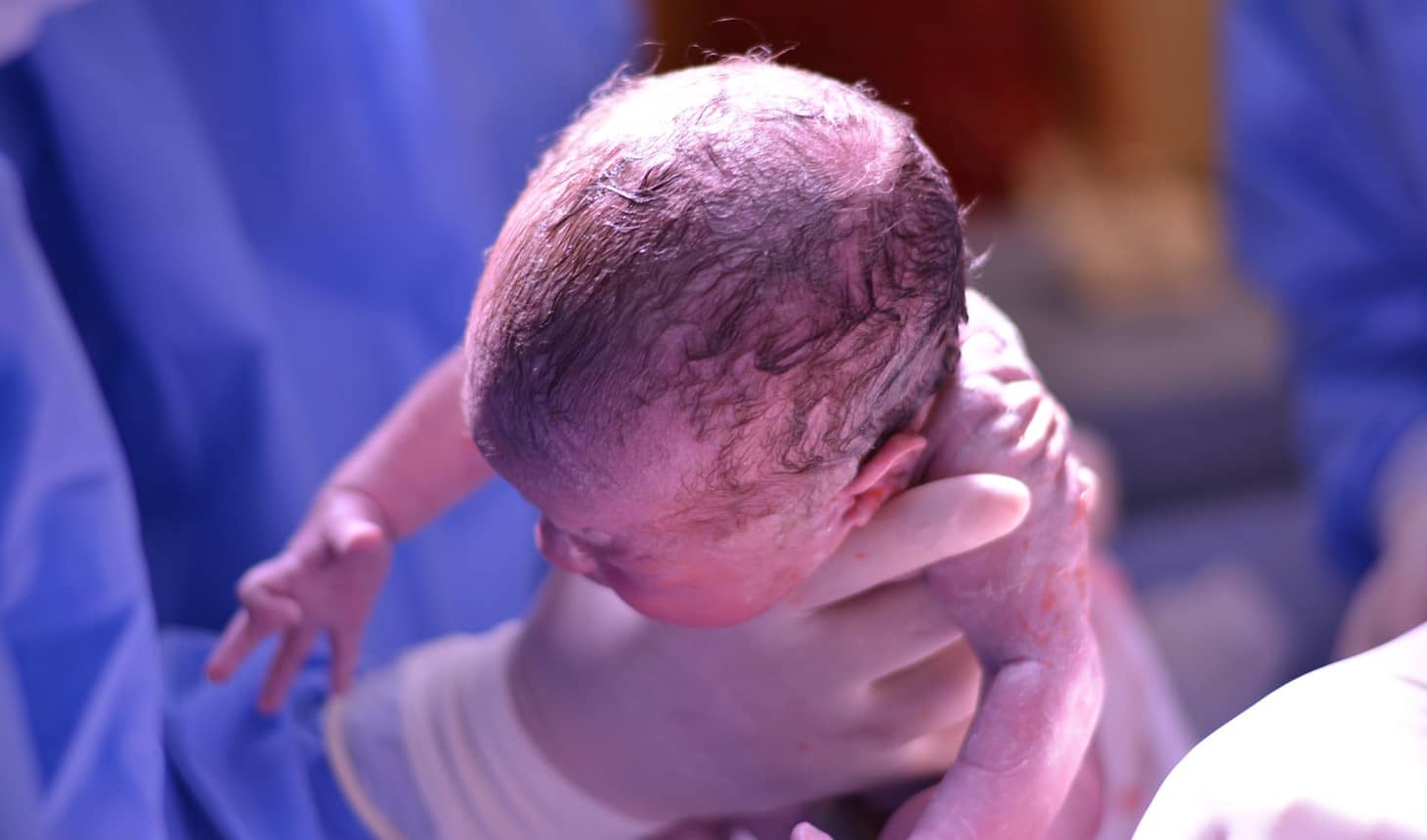 bebé acabado de nacer