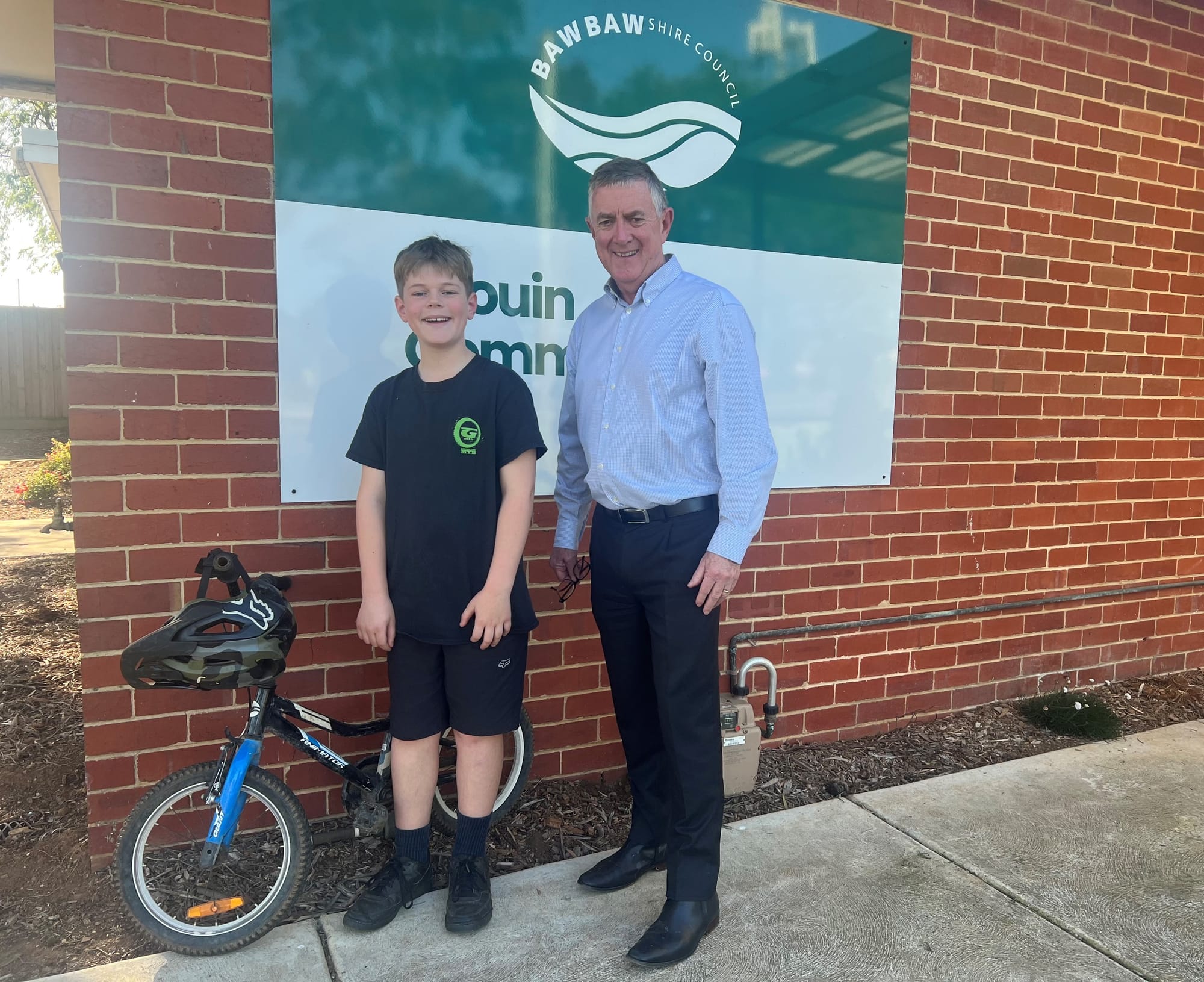 Baw Baw Shire mayor Danny Goss chats to Jett about a proposed mountain bike park in Drouin during a special briefing session on Wednesday afternoon.