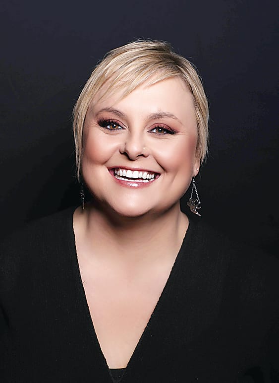 Lyn Bowtell performs at Nooj