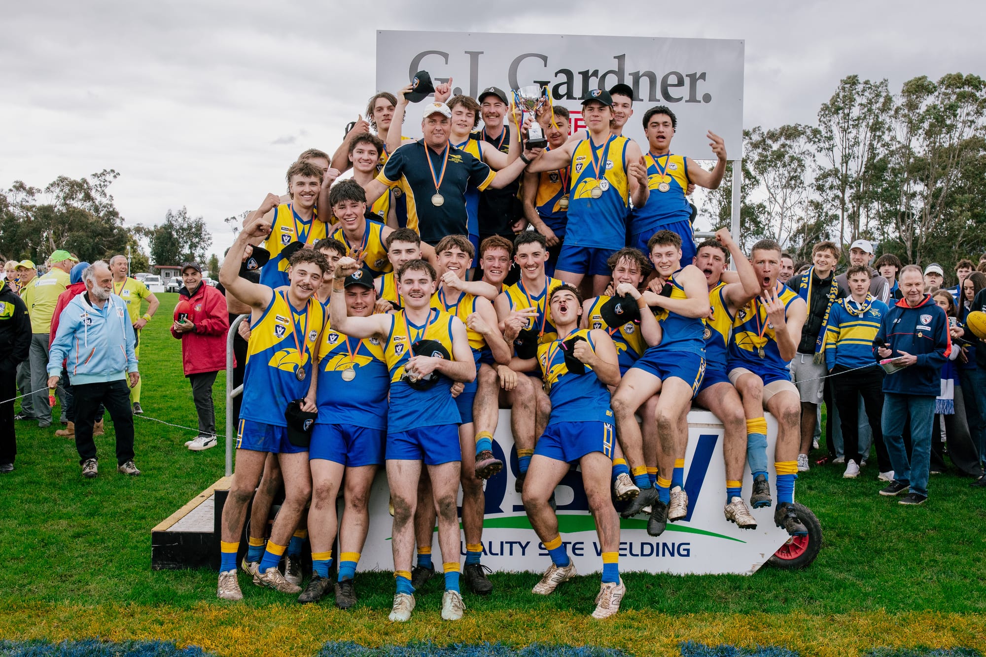 Eagles complete perfect year in thirds