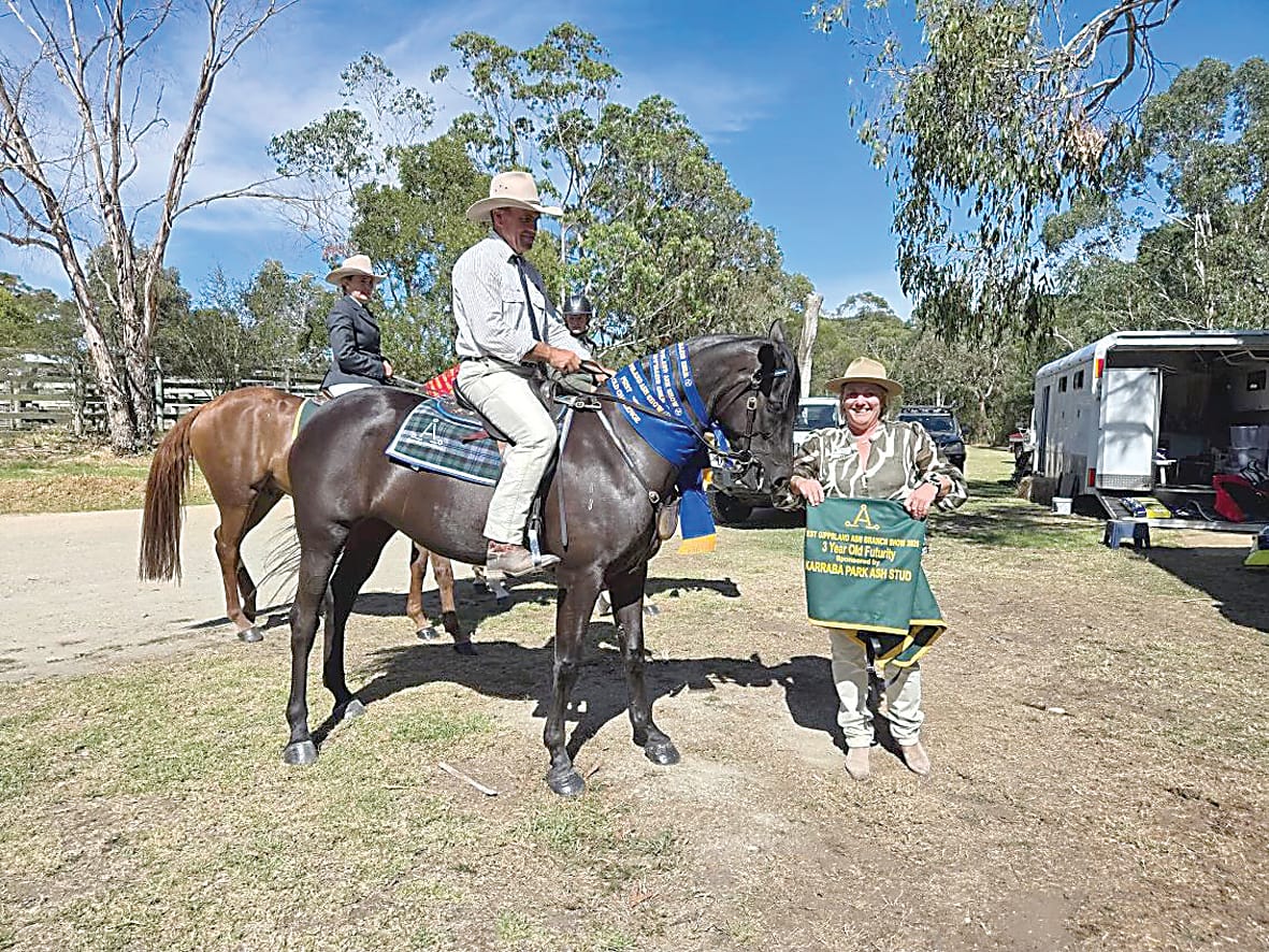 Inaugural award presented at annual ASH branch show