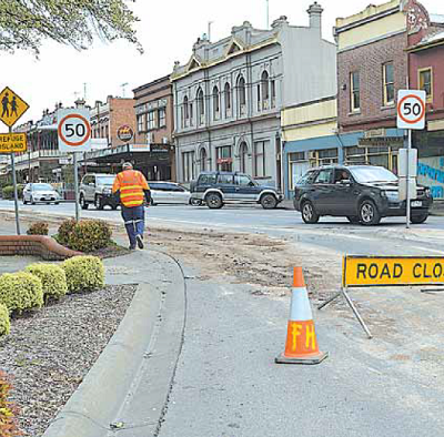 Dirt spill closes Queen St