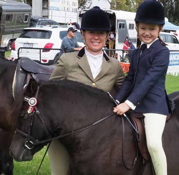 Warm weather for Bunyip Show