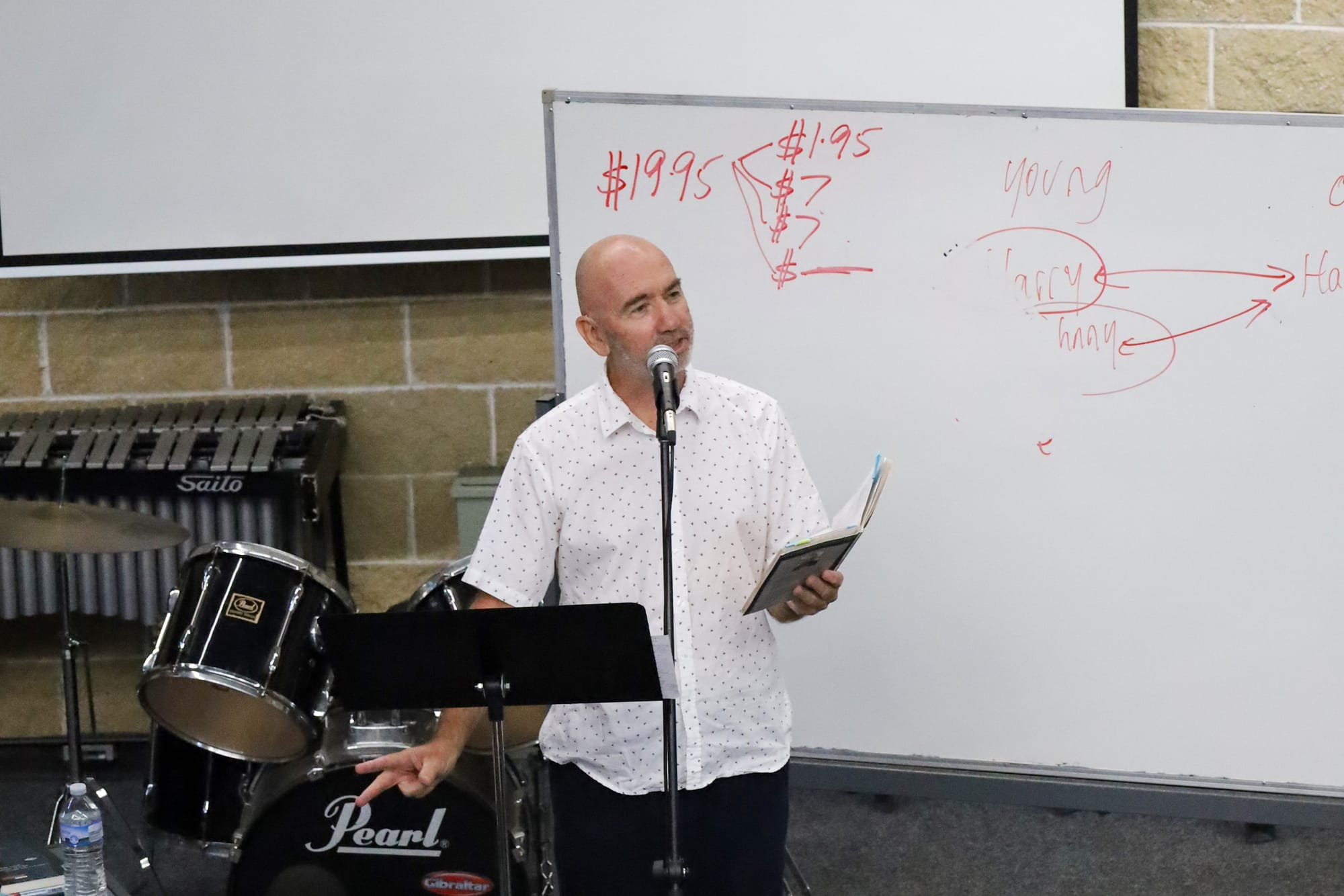 Steven Herrick provided an entertaining presentation and question time to St Pauls year eight students.