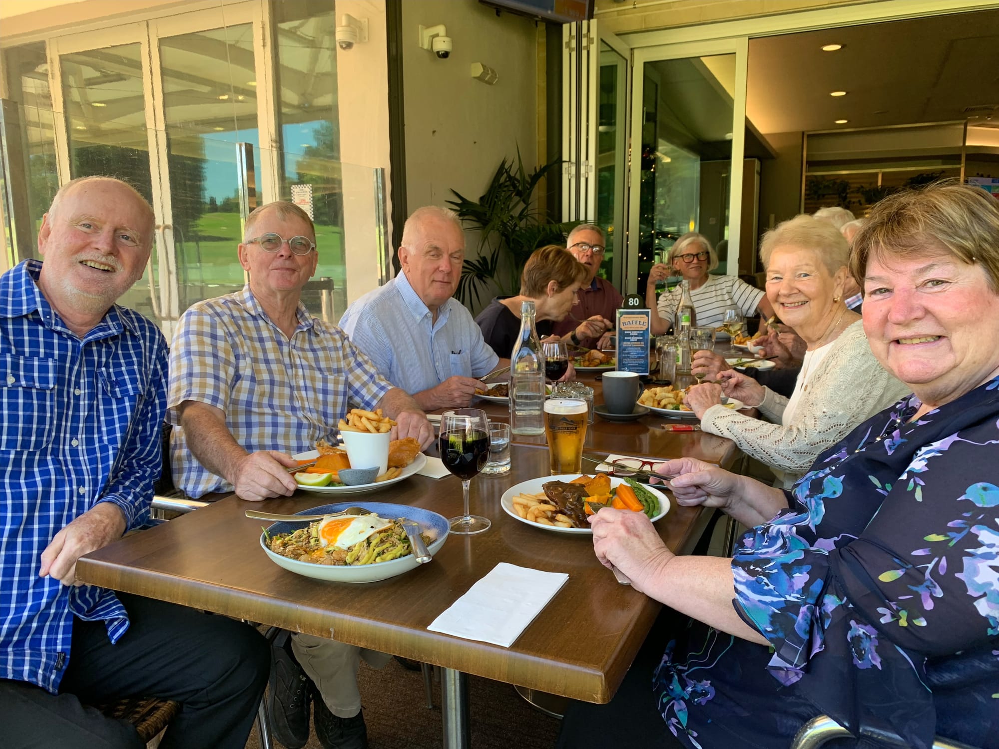 Bridge club celebrates with Christmas breakup