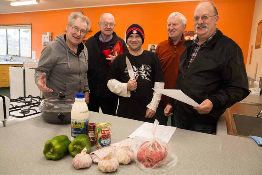 Men surviving in the kitchen