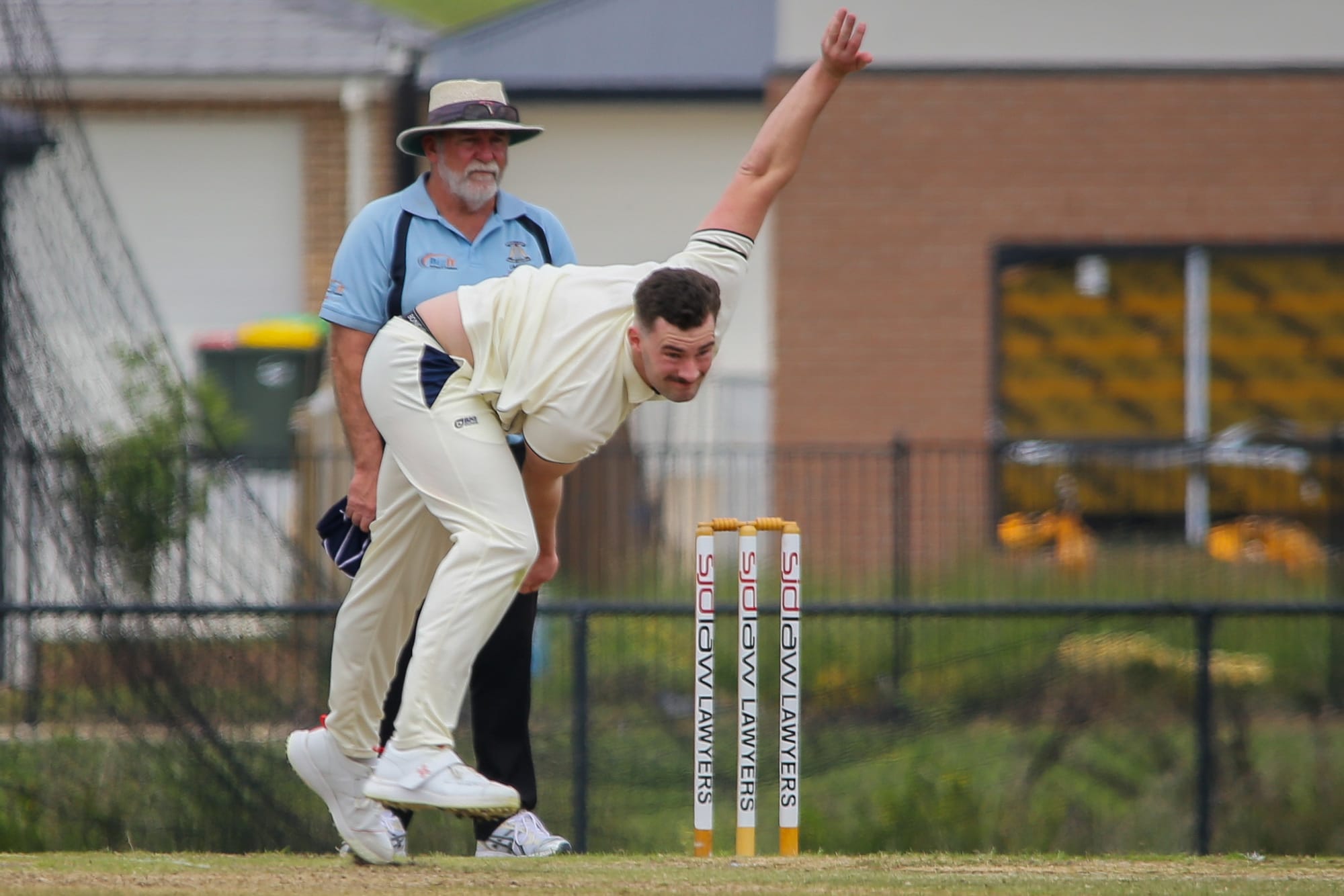 Cats wallop Warriors in division one