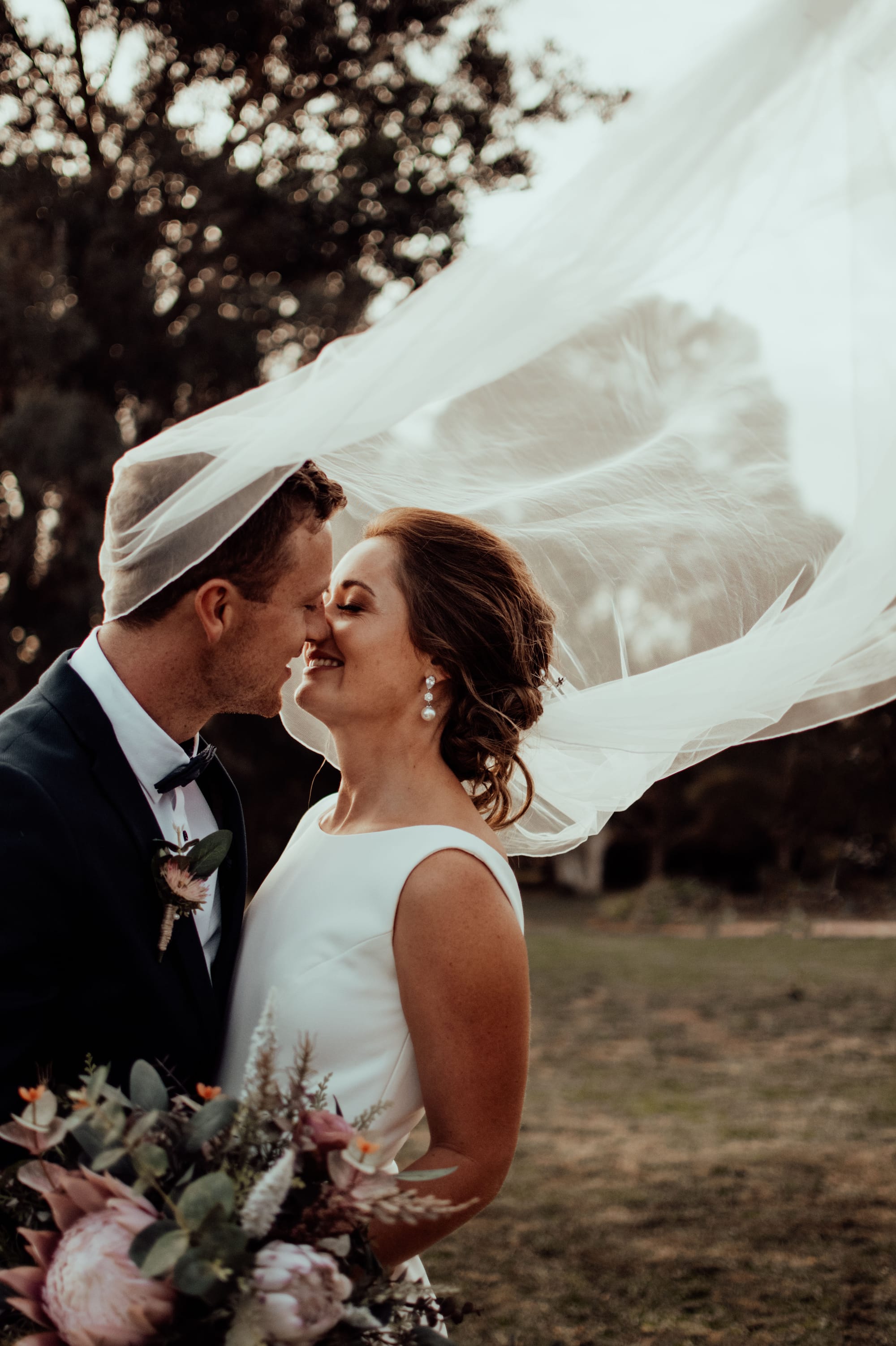 Couple rearrange wedding in four hours before lockdown