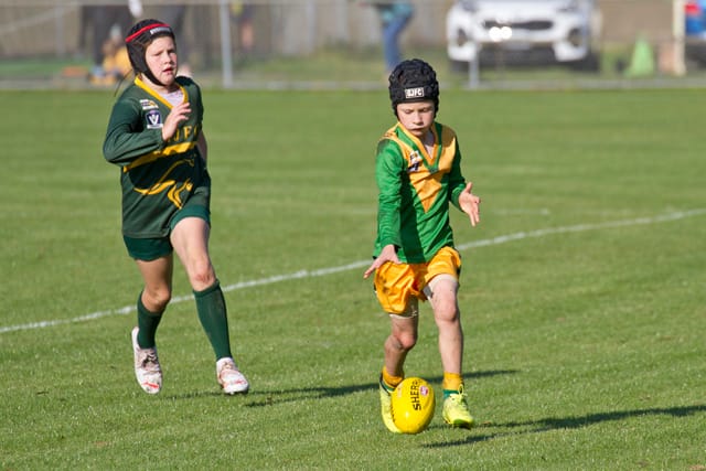 Football WDJFL U10s Hallora Vs. Garfield - 01.05.2021 