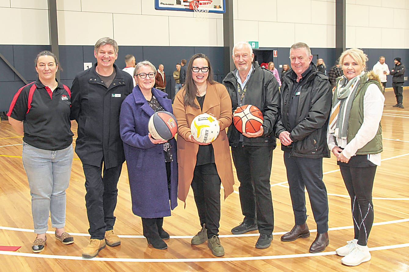 Warragul stadium officially opens