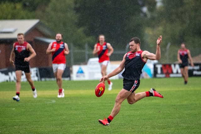 Football- Warragul Vs Bairnsdale (Seniors) 10-04-21 
