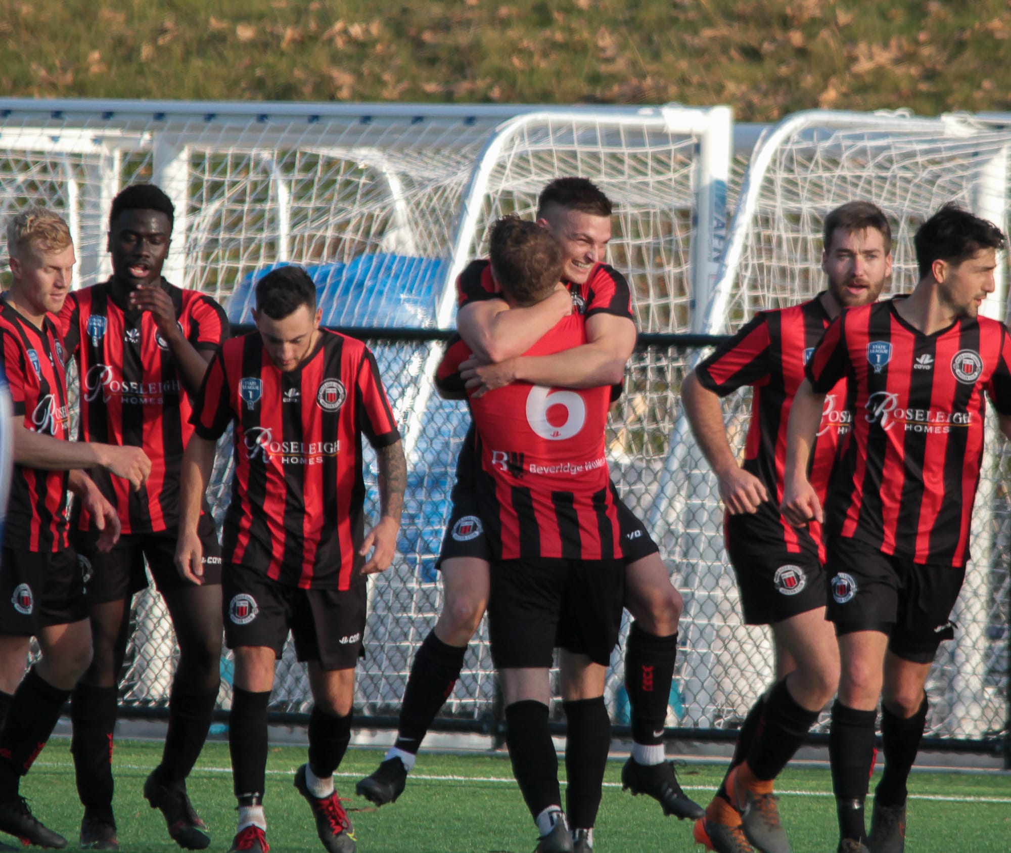 United draws in thrilling opener on new surface