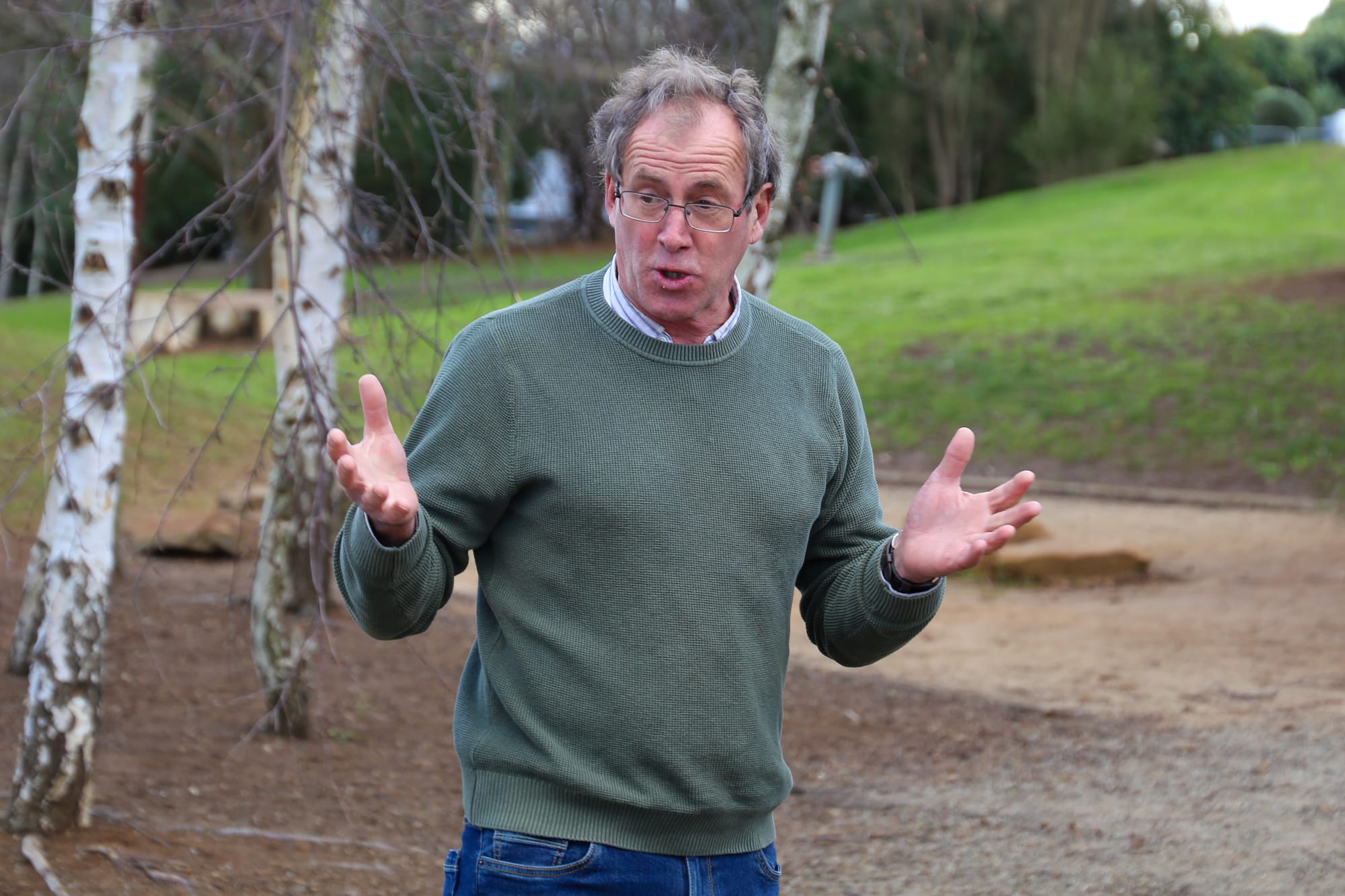 Peppermint Ridge Farm's Andrew Hooper talks to students at Warragul North Primary School about their new garden.