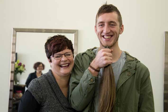 Daniel Mudie loses his hair for his mum