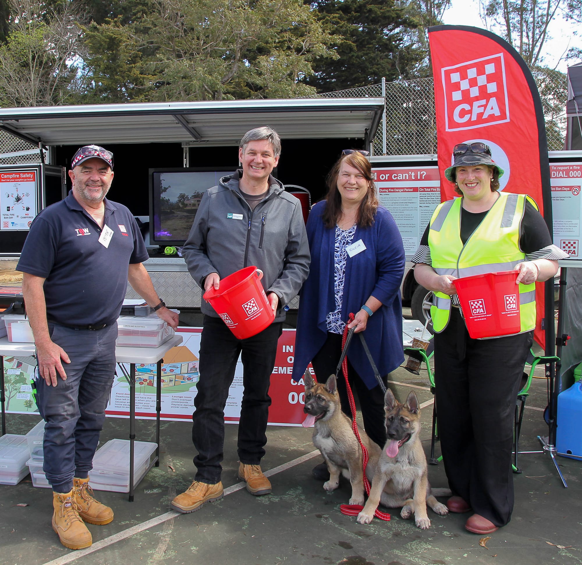 CFA member Peter King, Mayor Michael Leaney and local community members Silvia Pongracici with Husky pups Zuki and Rocco and Lyndal Turner.