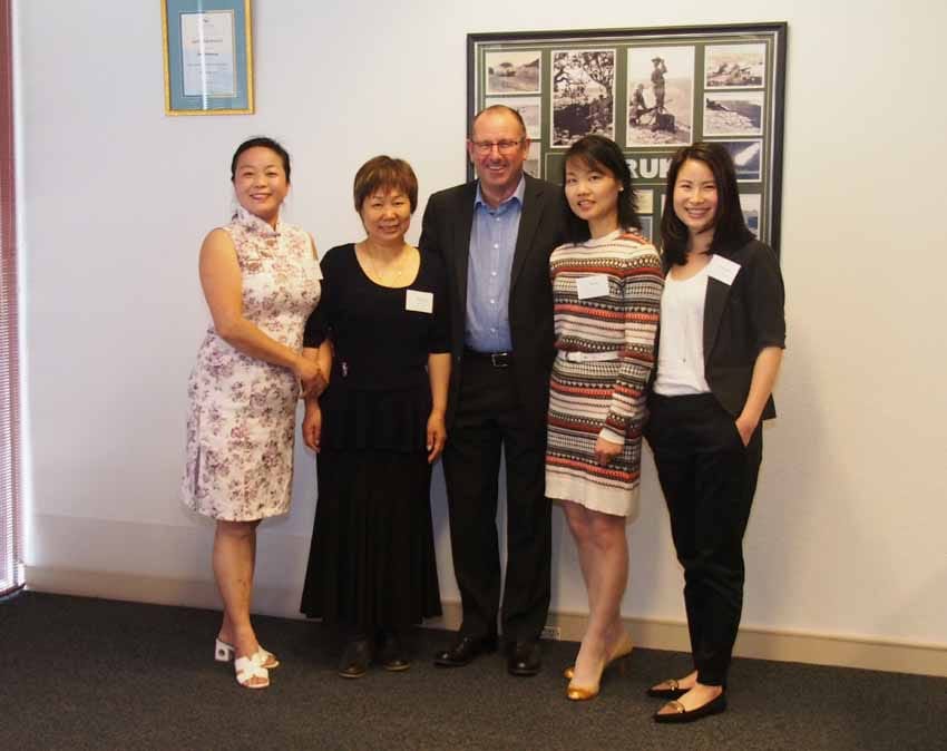 Chinese group reaches out
