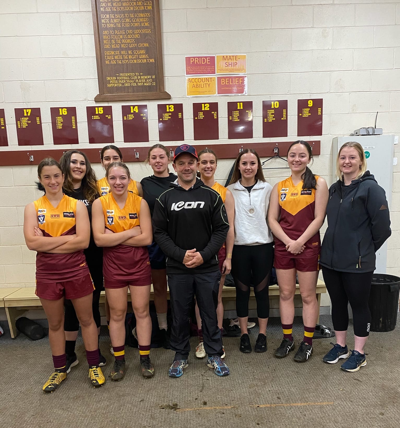 Hawks look to field senior women's footy team