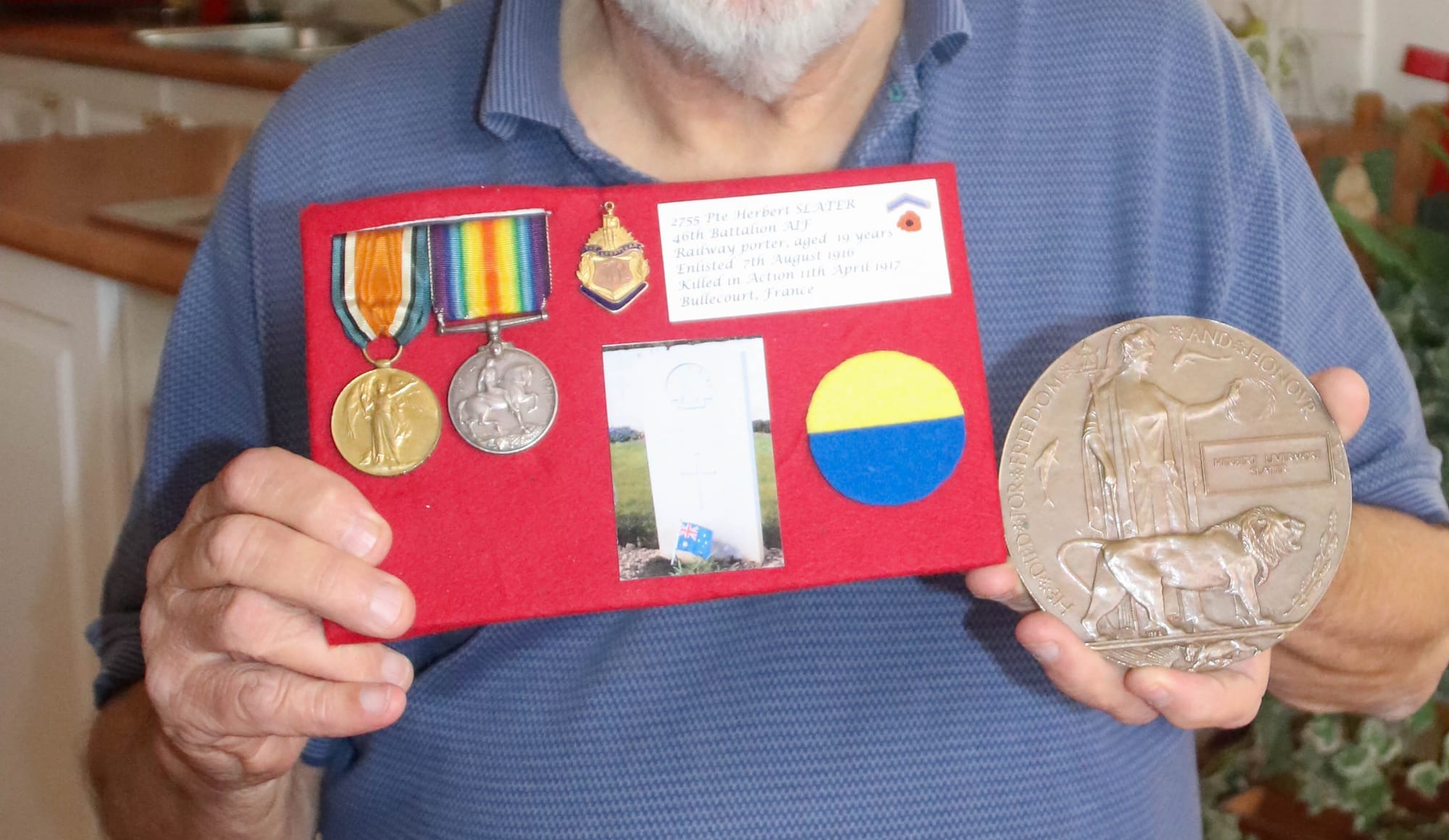 Coincidences link Ewan to family war medals