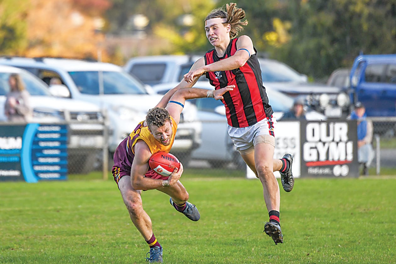 Red hot Hawks ease past Eagles
