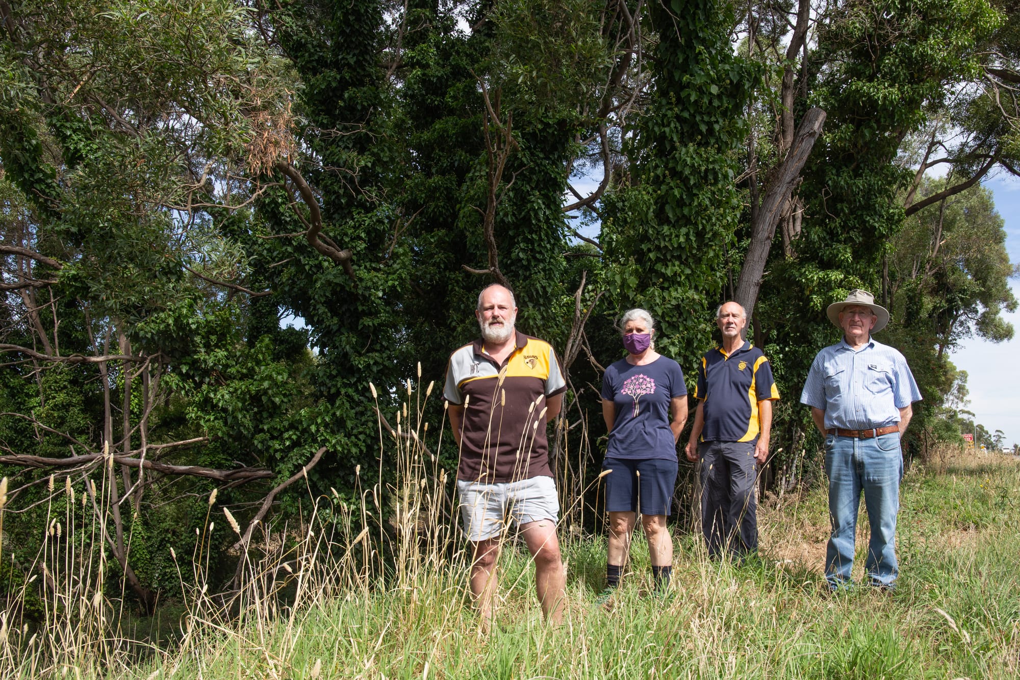 Residents call for mowing and weed control on road