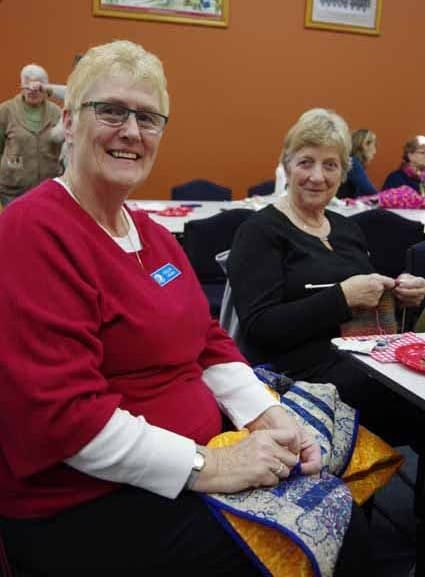 Drouin fireflies donate quilts