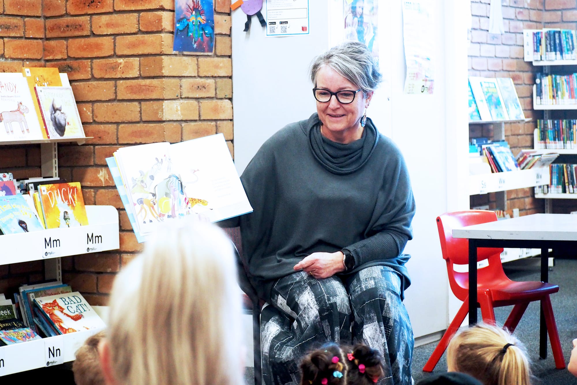 Baw Baw Shire mayor Annemarie McCabe visited Warragul Library to read 