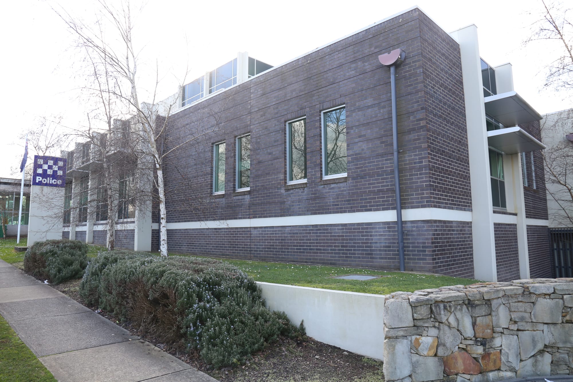 Smash and grab car theft