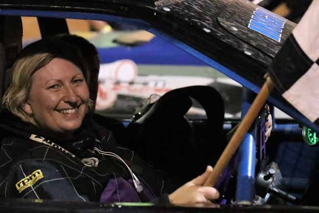 Tracey races to crown