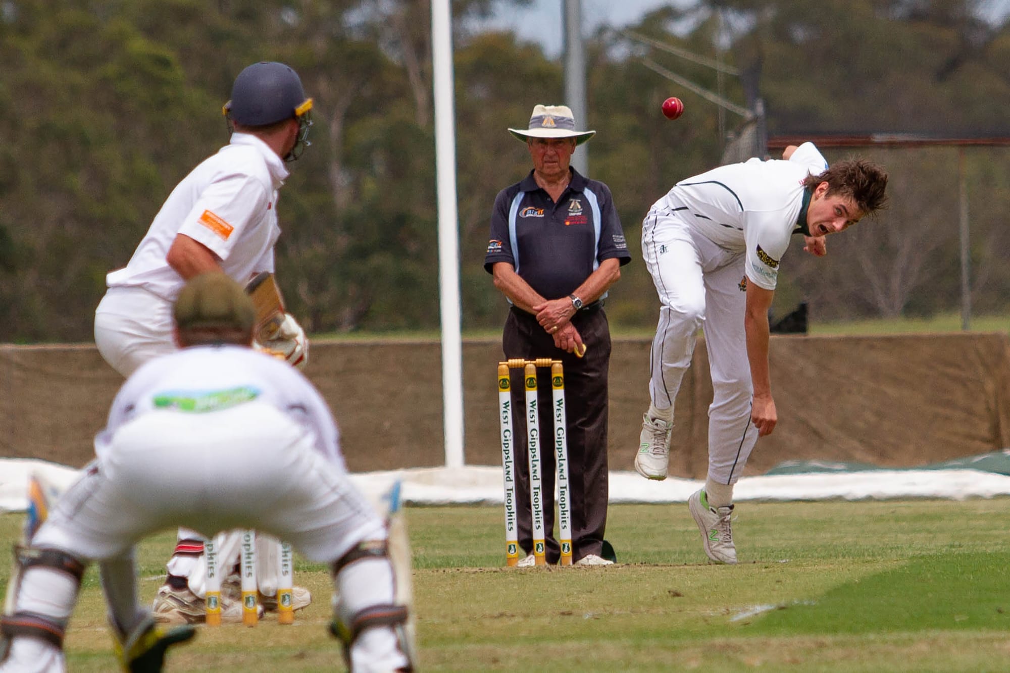 Grand final sides make nail biting return to cricket