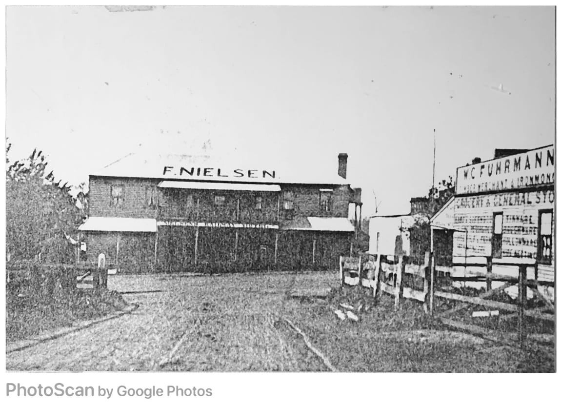 Snapshot of the past - Nielsen's Railway Hotel